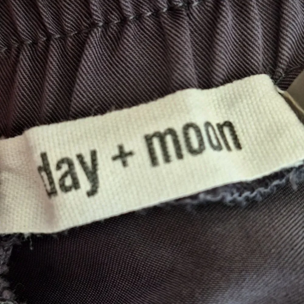 Day + Moon Shorts Black Distressed Hem Pockets Pull On Relaxed L